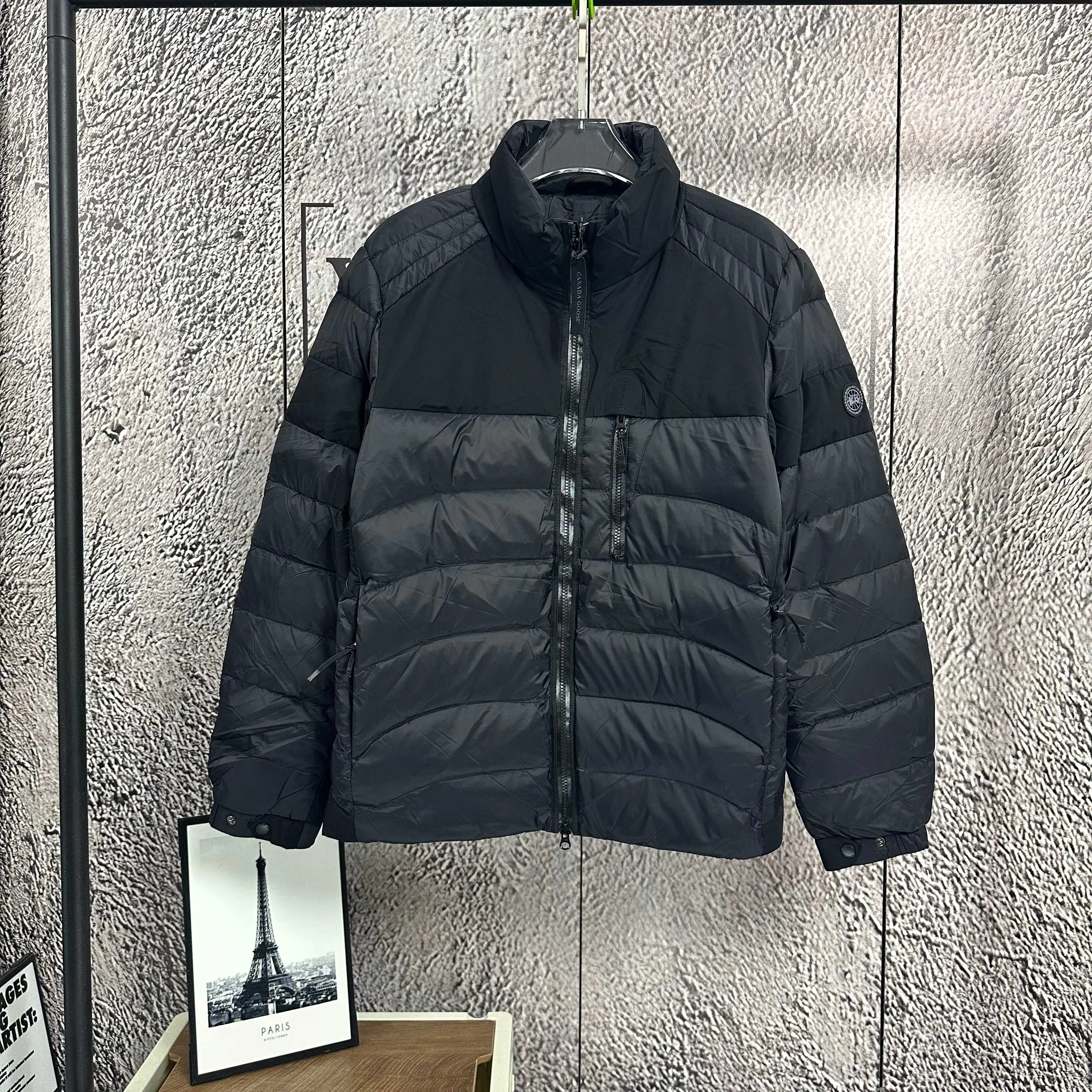 P960 𝙉𝙚𝙬⚜️ CANADA*GOOSE Canada Goose 25-year winter light down jacket, 90 white duck down filling, windproof and wear-resistant, splicing design upper body effect does not appear bloated Color: Apricot Black Size: 48-56